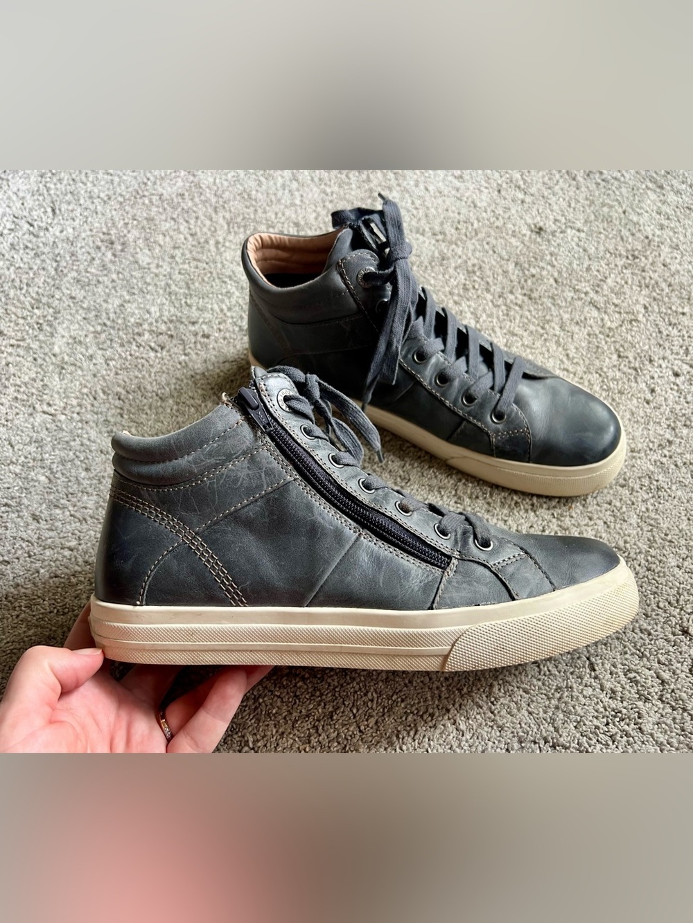 Taos Winner Sz 9.5 Gray Steel Leather High Top Lace-Up Side Zip Comfort Sneakers